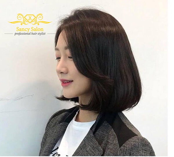 Kiểu tóc bob uốn cong theo phong cách Hàn Quốc cực kỳ dịu dàng, nữ tính.