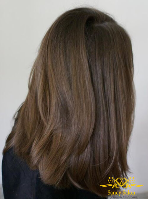 Tông màu nâu tây khi kết hợp với tóc ép ngang vai