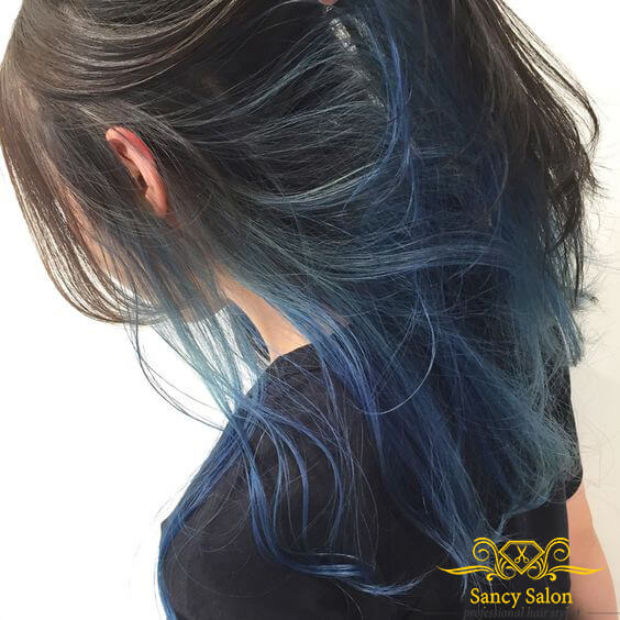 Tóc xanh coban sẽ khiến bạn nổi bật và thu hút mọi ánh nhìn. Hãy đến với chúng tôi để được nhuộm tóc một cách an toàn và chuyên nghiệp nhé!