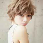 Màu nhuộmKiểu tóc tomboy cho nữ tóc xoăn vàng nâu Hàn Quốc